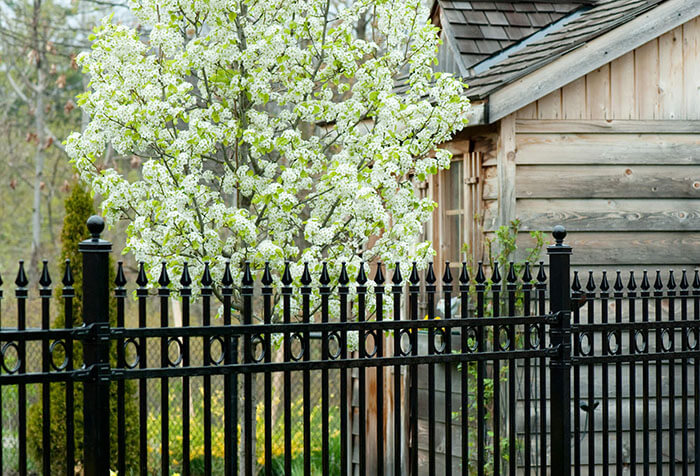 Custom fencing calgary